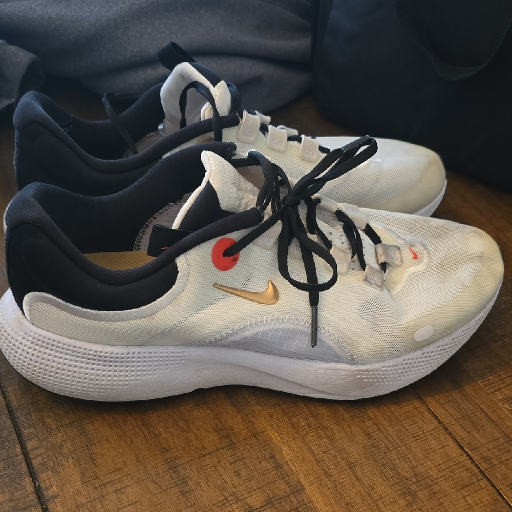 Nike White and Black Running Shoes with Gold Swoosh